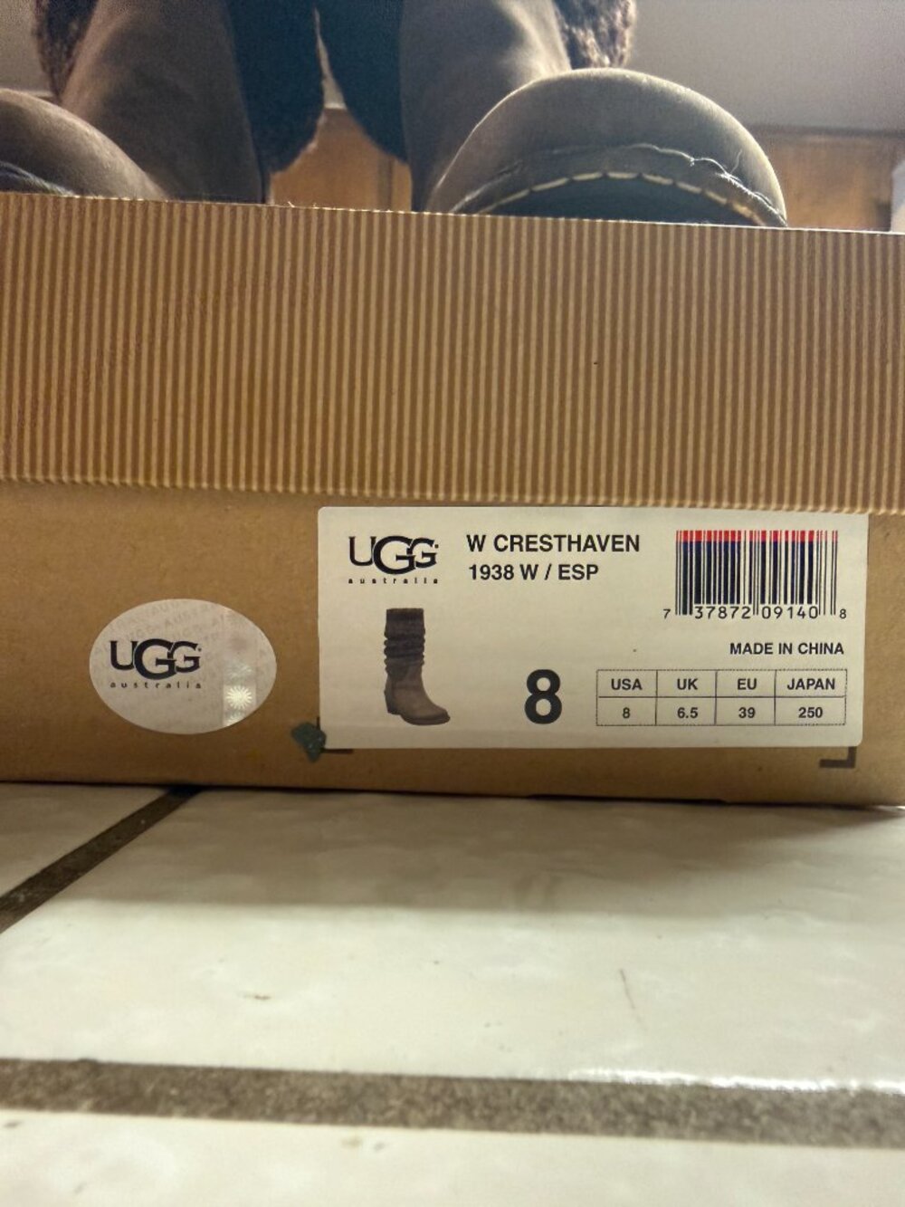 UGG's W Cresthaven Heeled Boots Sz. 8 - Picture 6 of 9